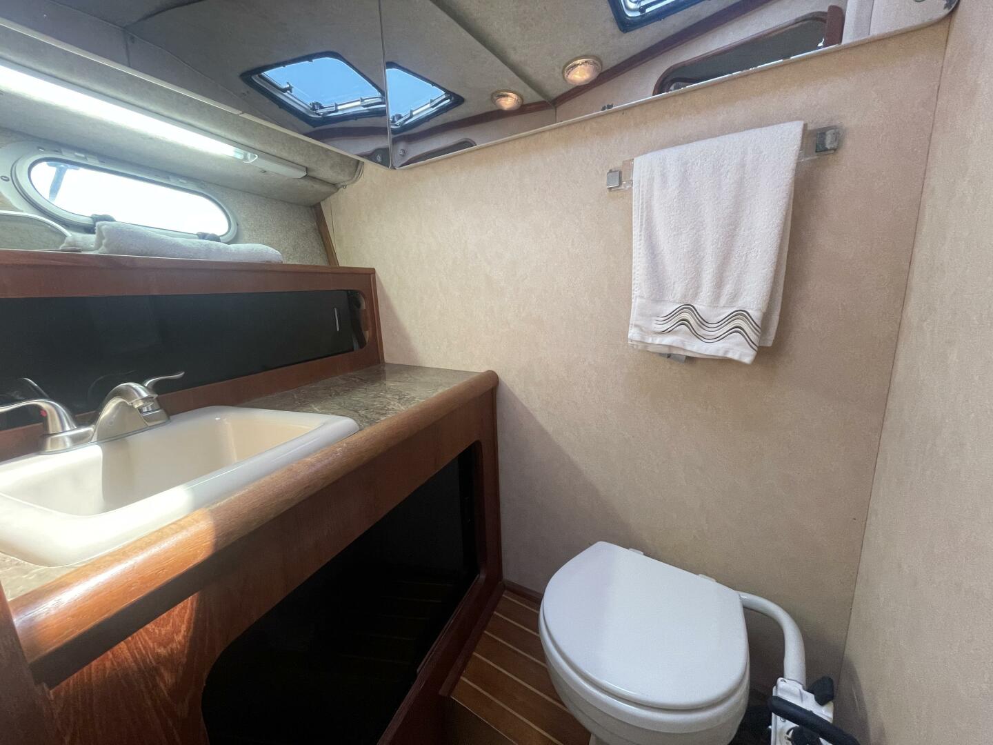 Miss Mary 38ft Bayliner Yacht For Sale