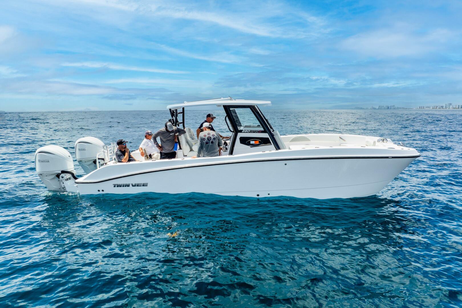28ft Twin Vee Yacht For Sale
