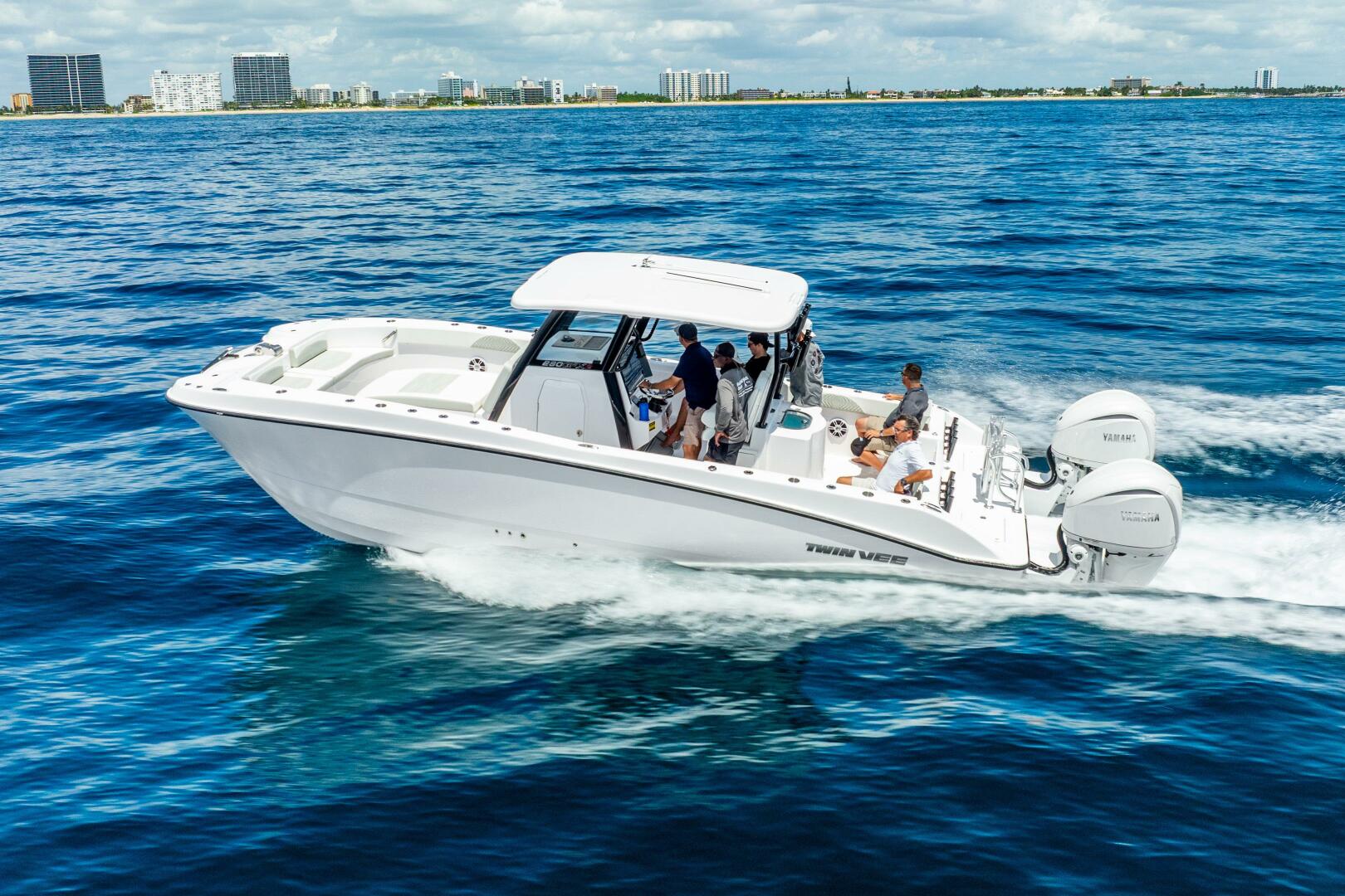 28ft Twin Vee Yacht For Sale