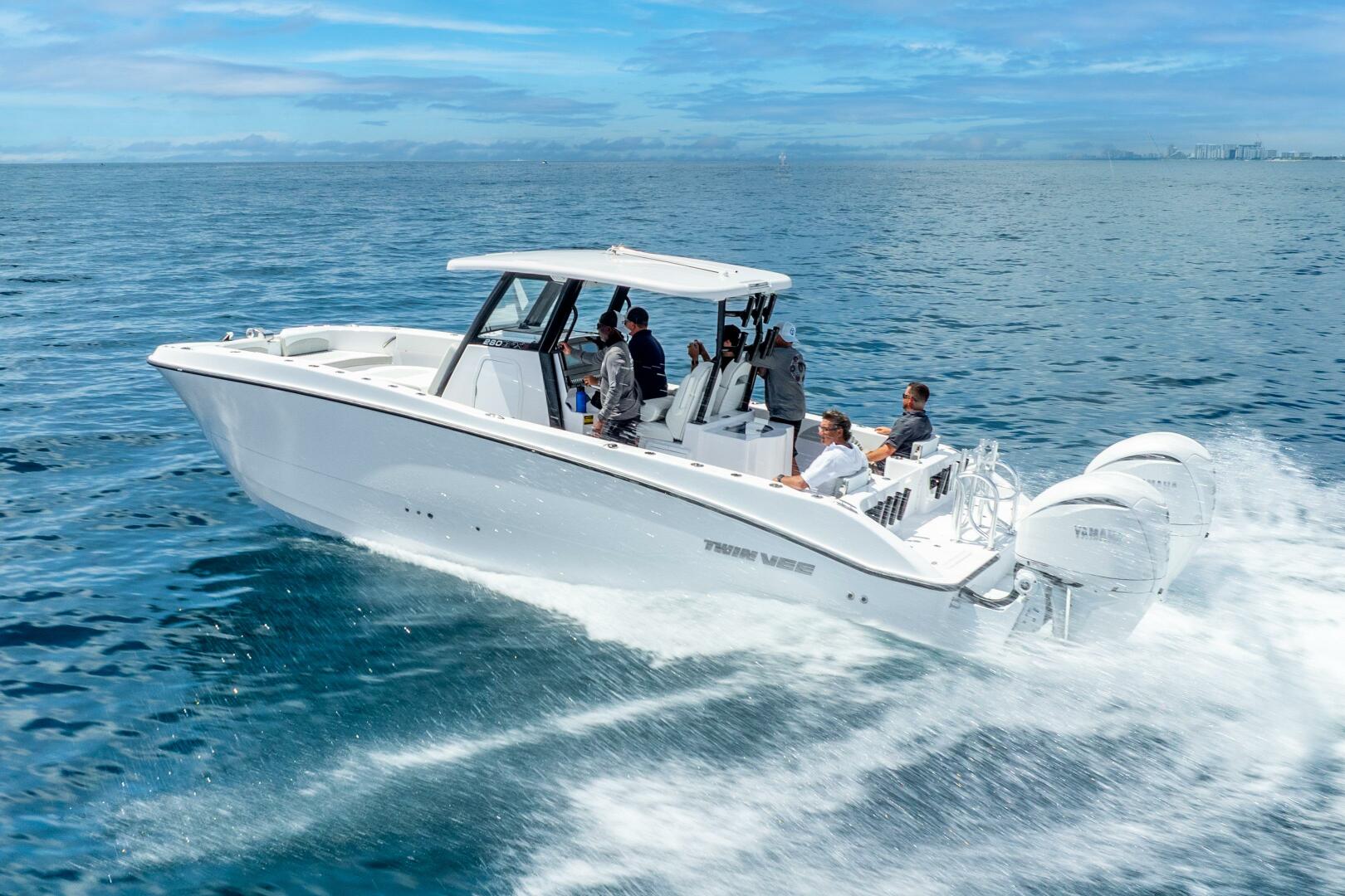28ft Twin Vee Yacht For Sale