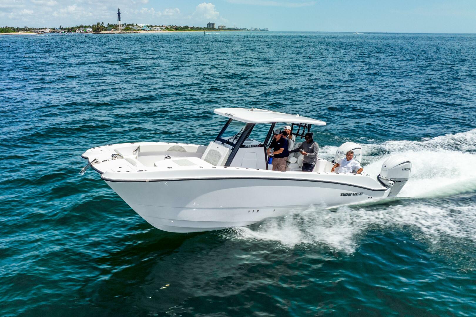 28ft Twin Vee Yacht For Sale