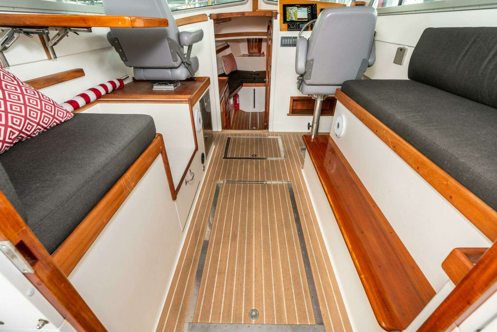 ANNE ELISE 33ft Devlin Yacht For Sale ANNE ELISE 33ft Devlin Yacht For Sale