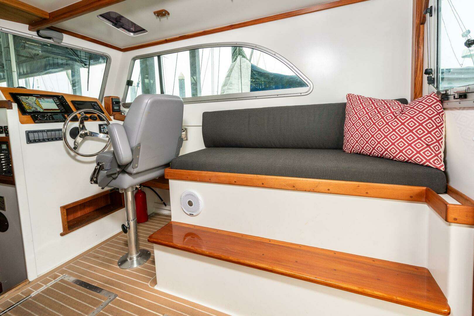 ANNE ELISE 33ft Devlin Yacht For Sale ANNE ELISE 33ft Devlin Yacht For Sale