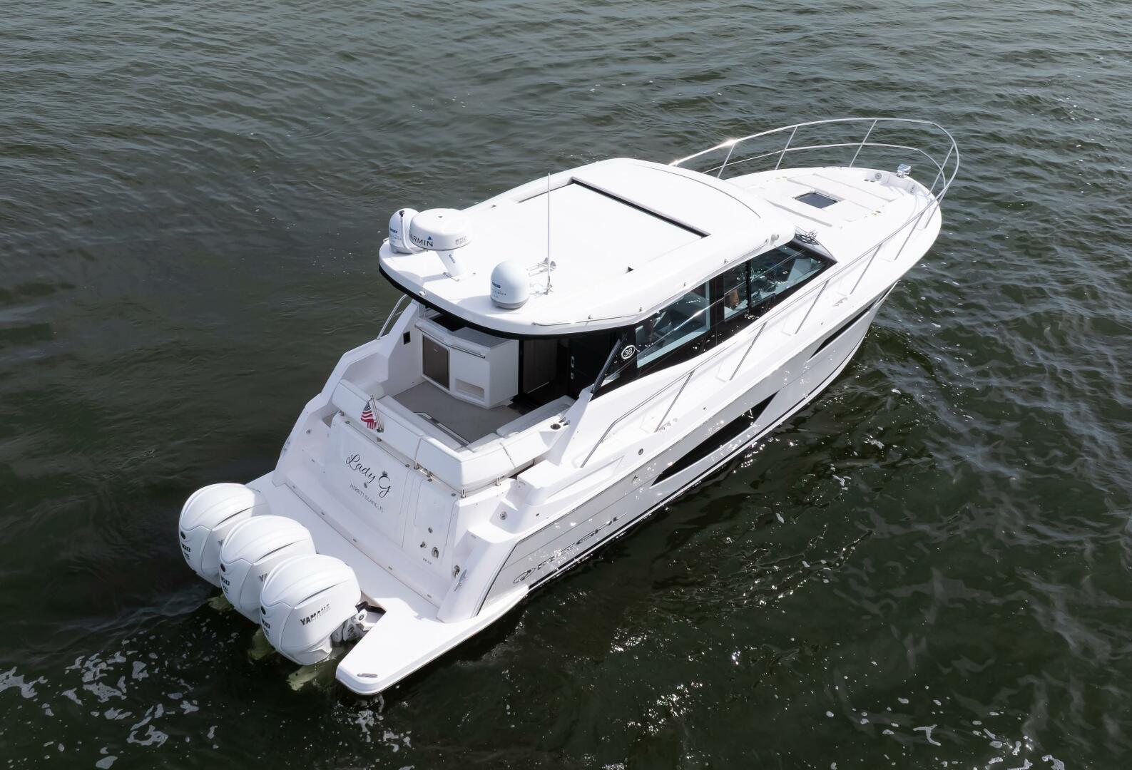 Regal XO 38 Lady G- Profile