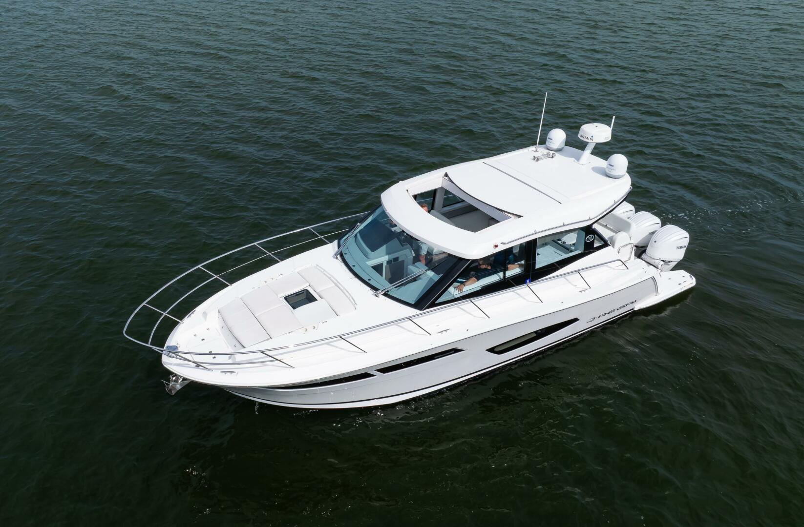 Regal XO 38 Lady G- Profile