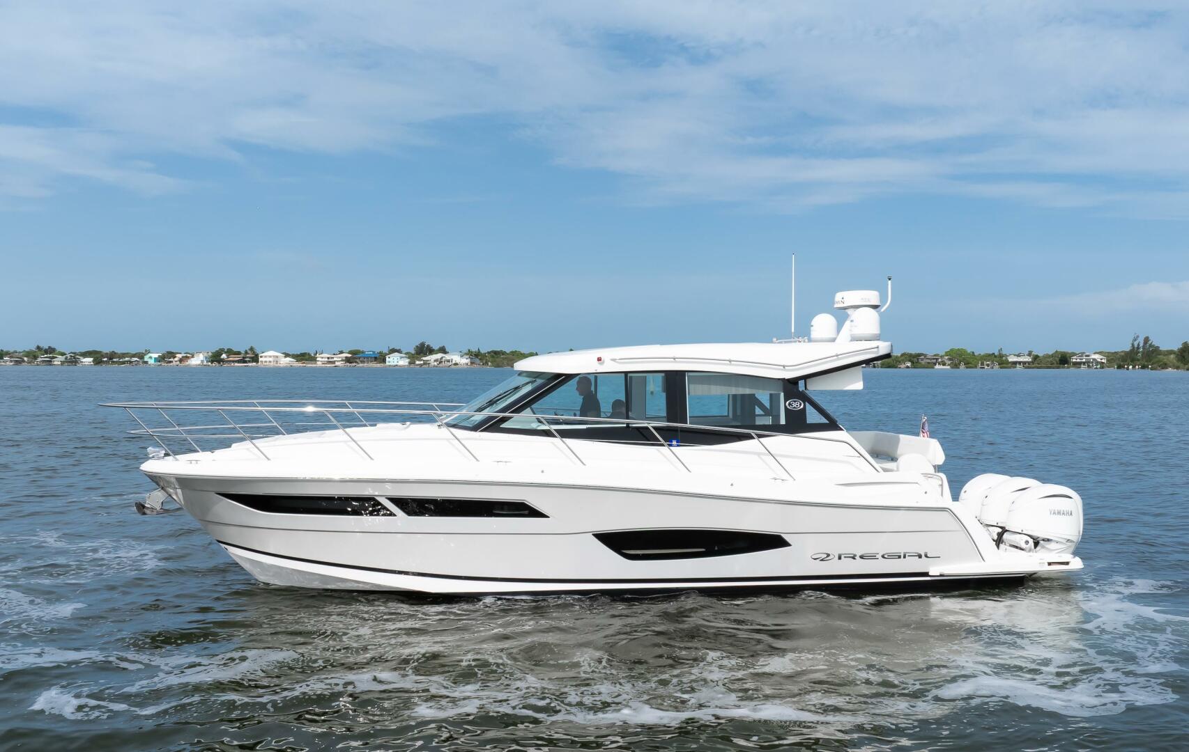 Regal XO 38 Lady G- Profile