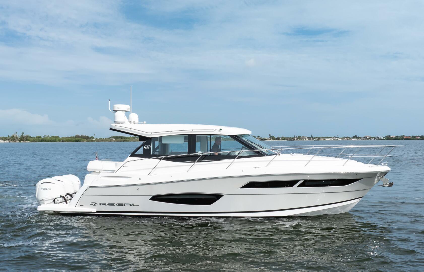 Regal XO 38 Lady G- Profile