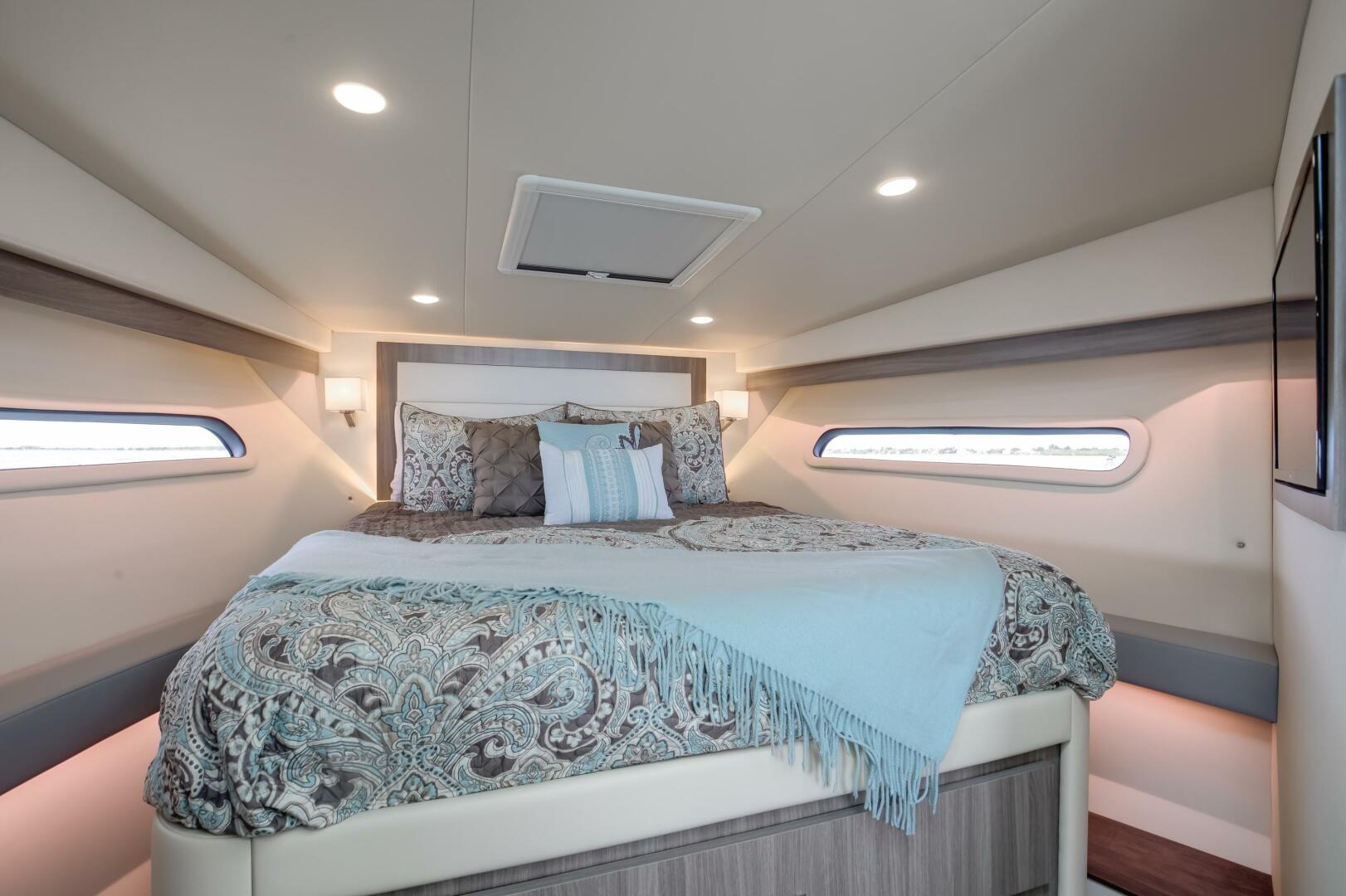 Regal XO 38 Lady G- Stateroom