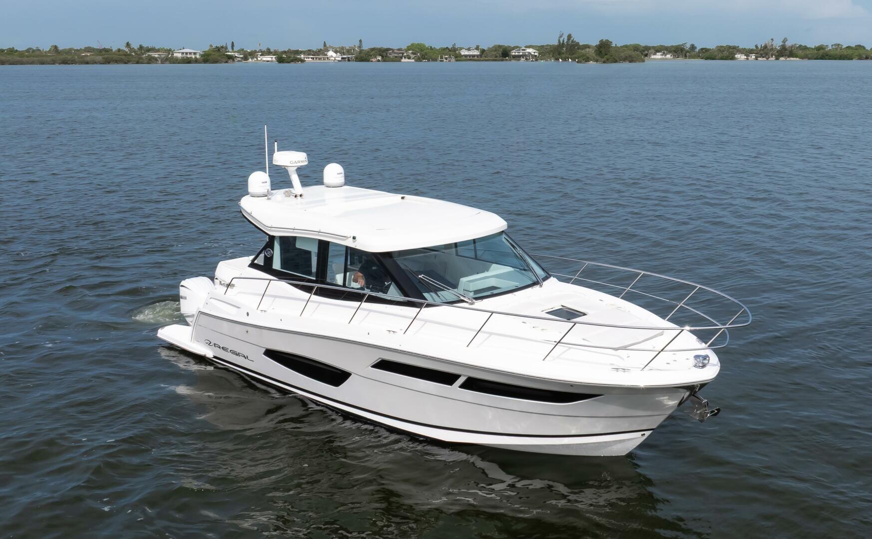 Regal XO 38 Lady G- Profile