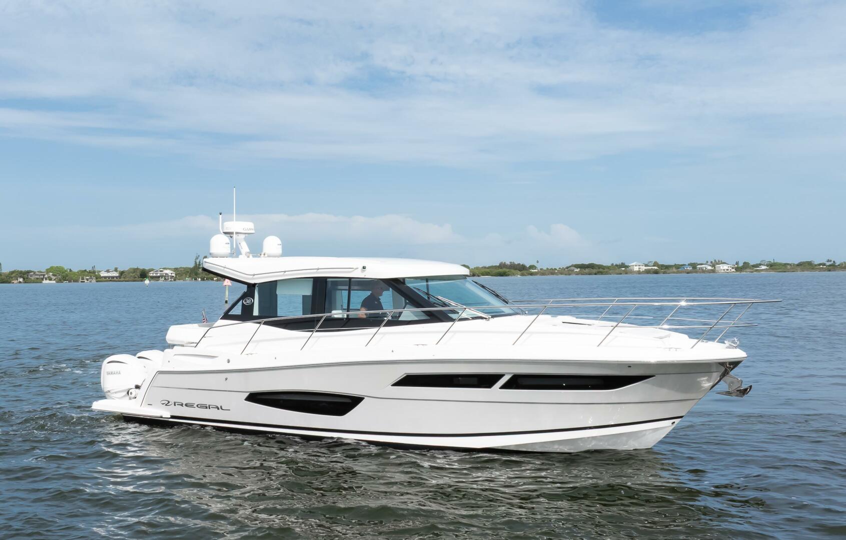 Regal XO 38 Lady G- Profile