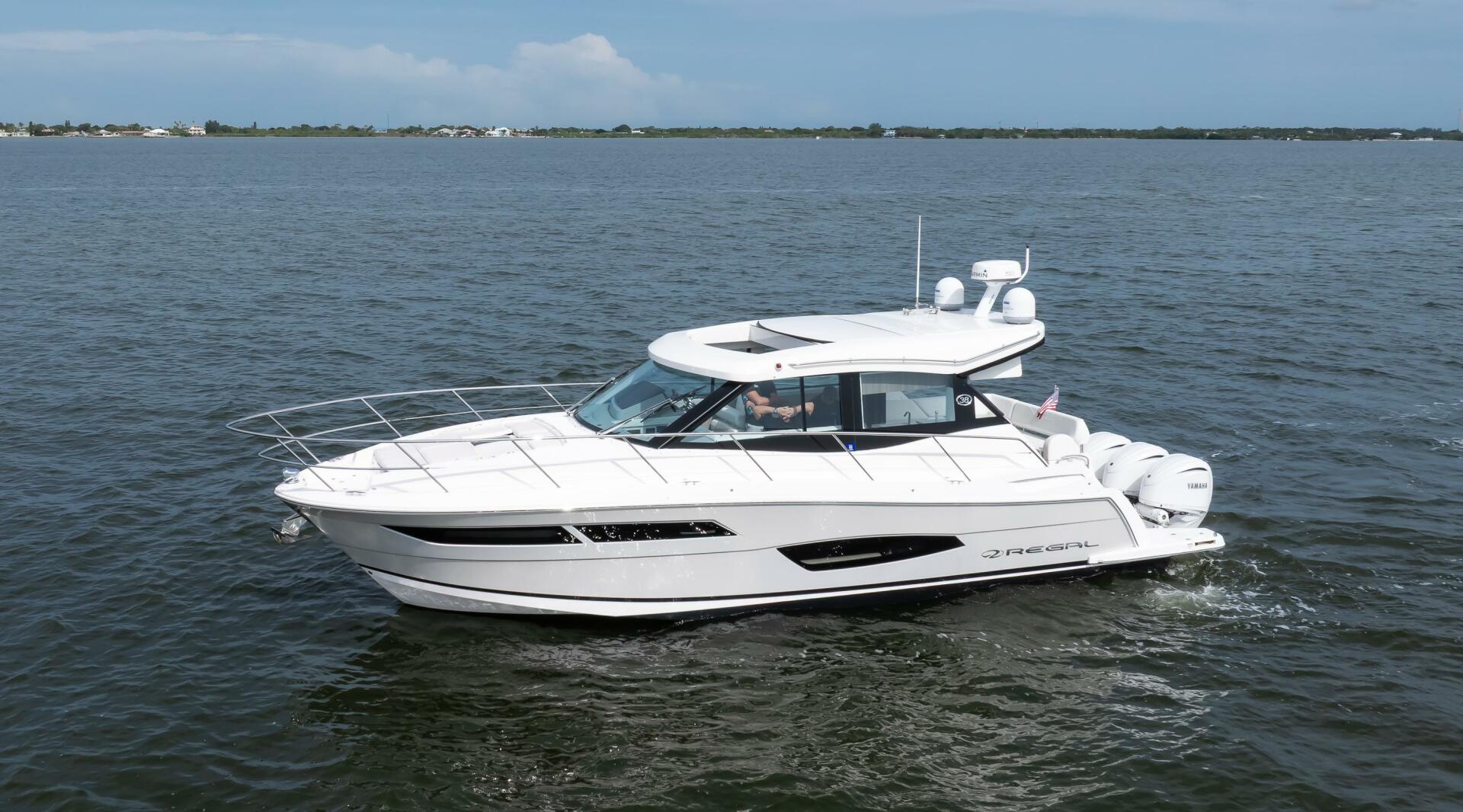 Regal XO 38 Lady G- Profile
