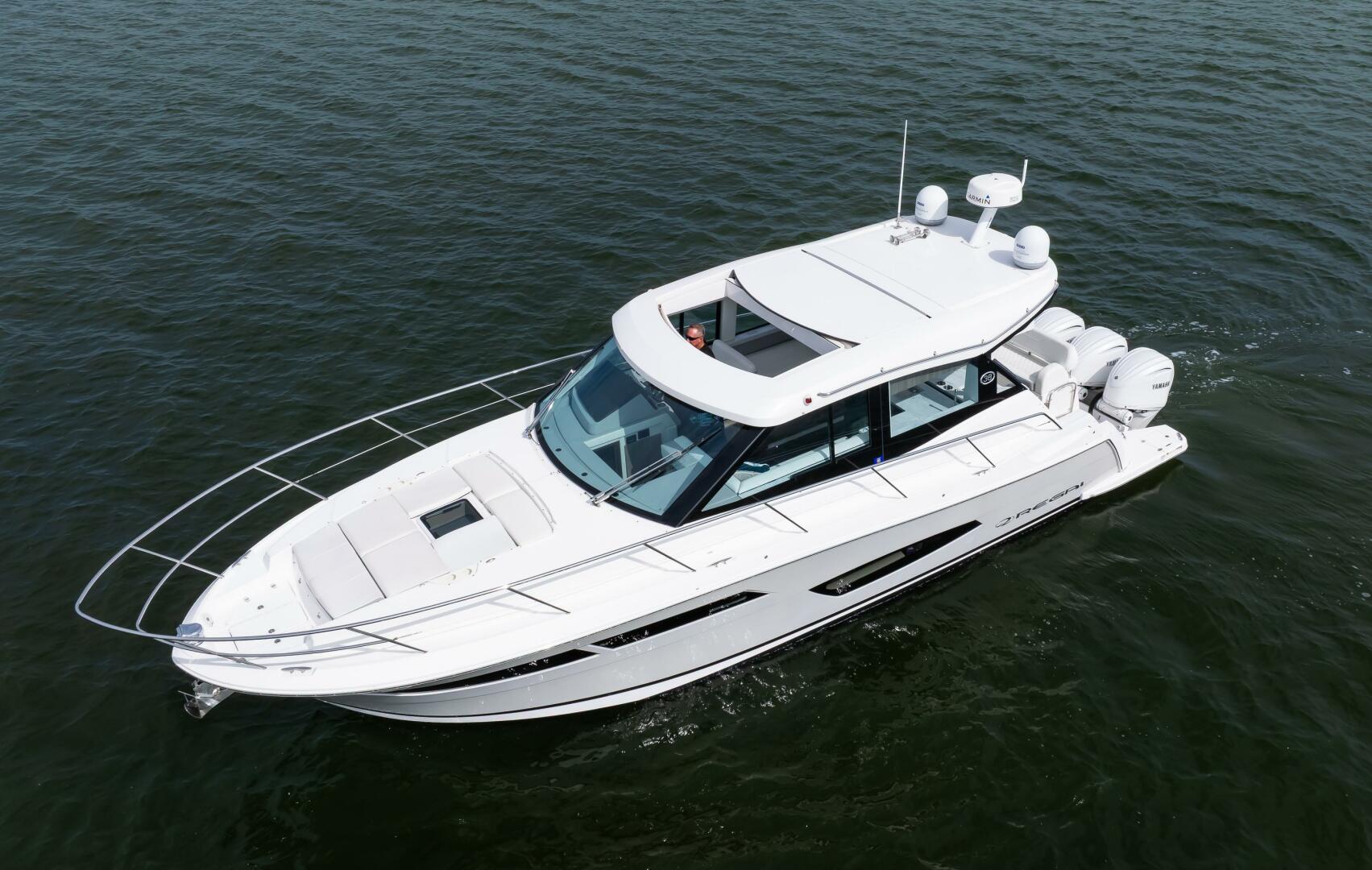 Regal XO 38 Lady G- Profile