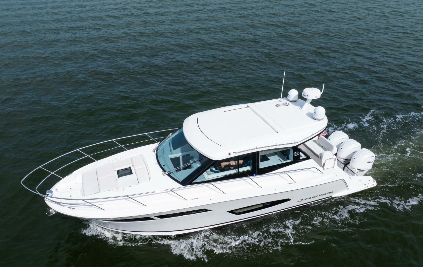 Regal XO 38 Lady G- Profile