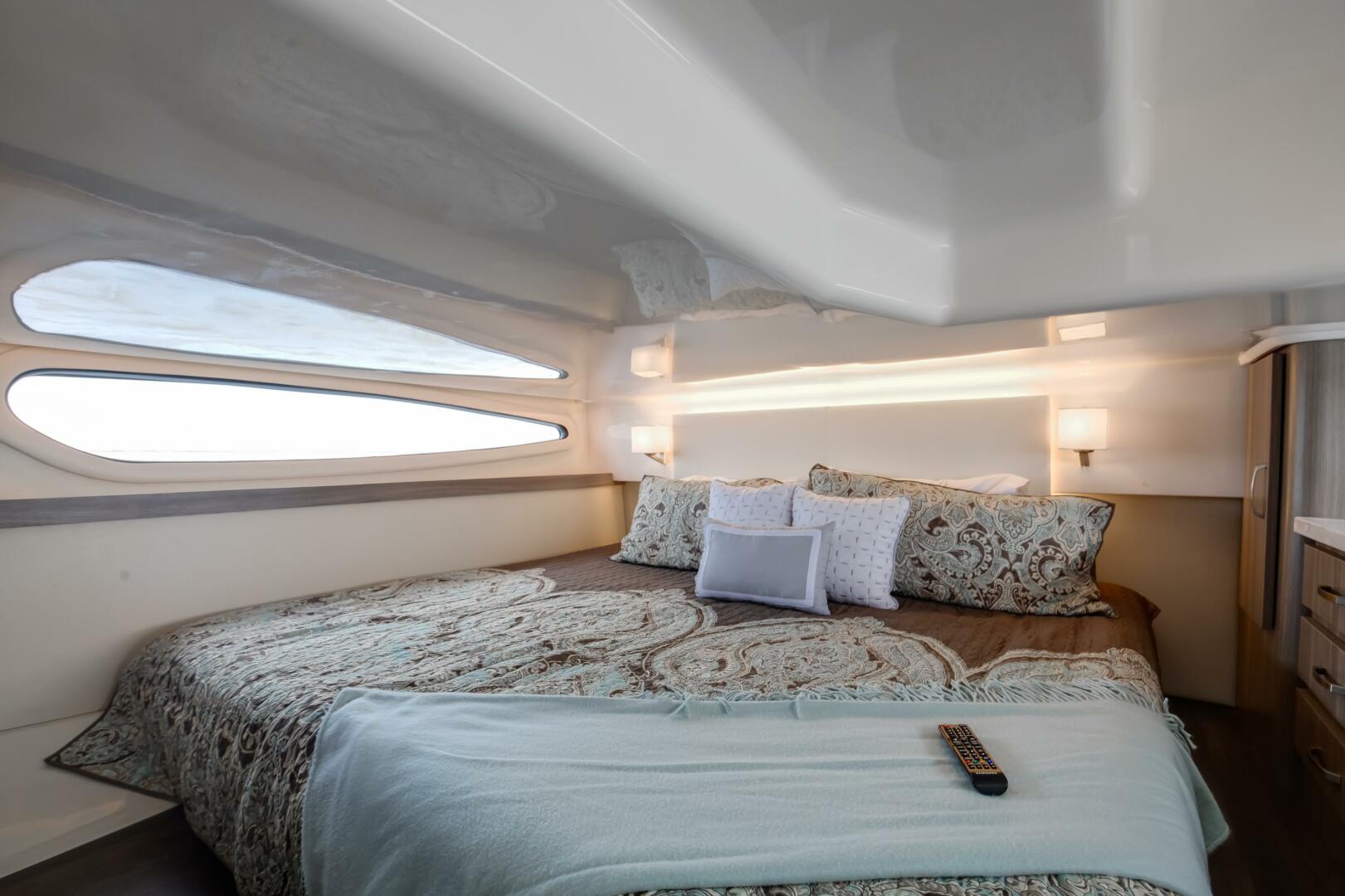 Regal XO 38 Lady G- VIP Stateroom