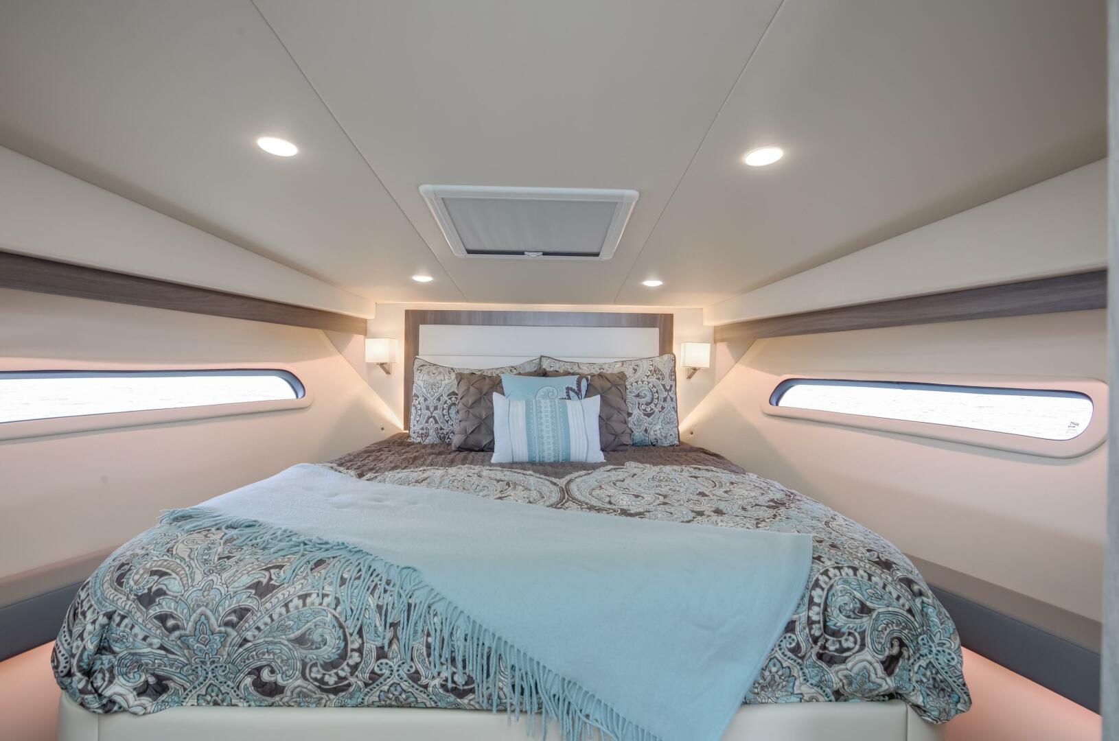 Regal XO 38 Lady G- Stateroom