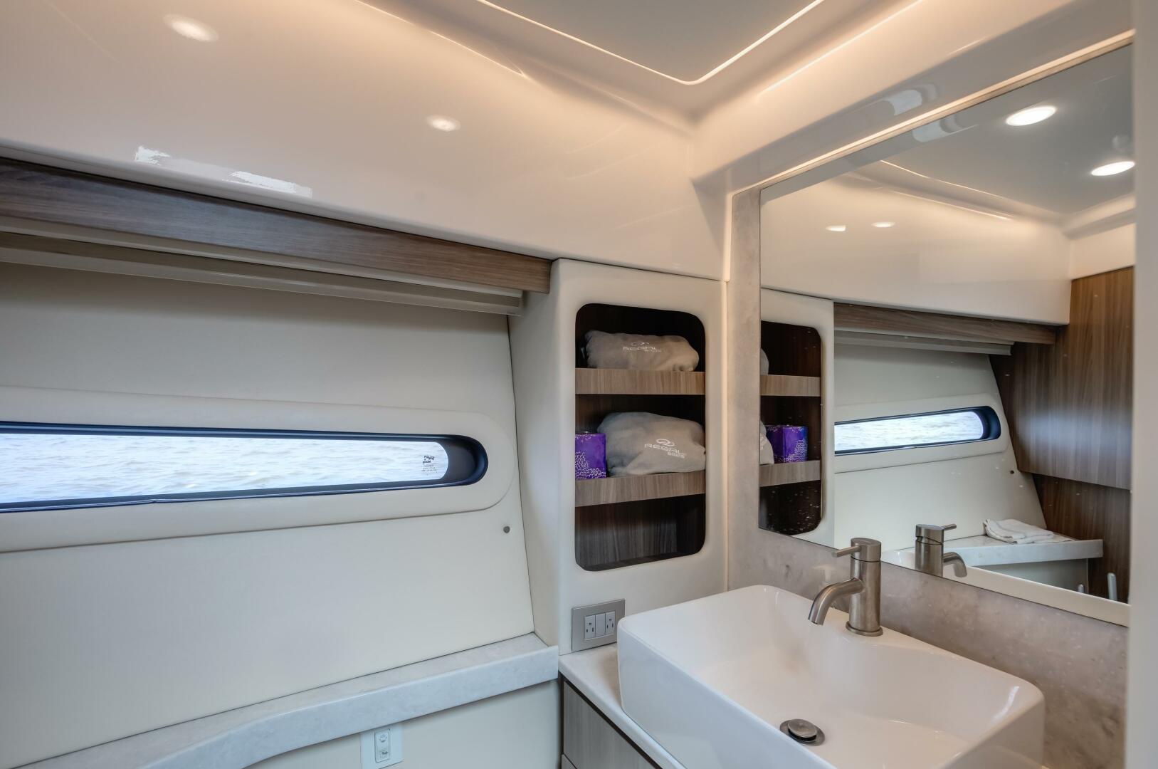 Regal XO 38 Lady G- Head