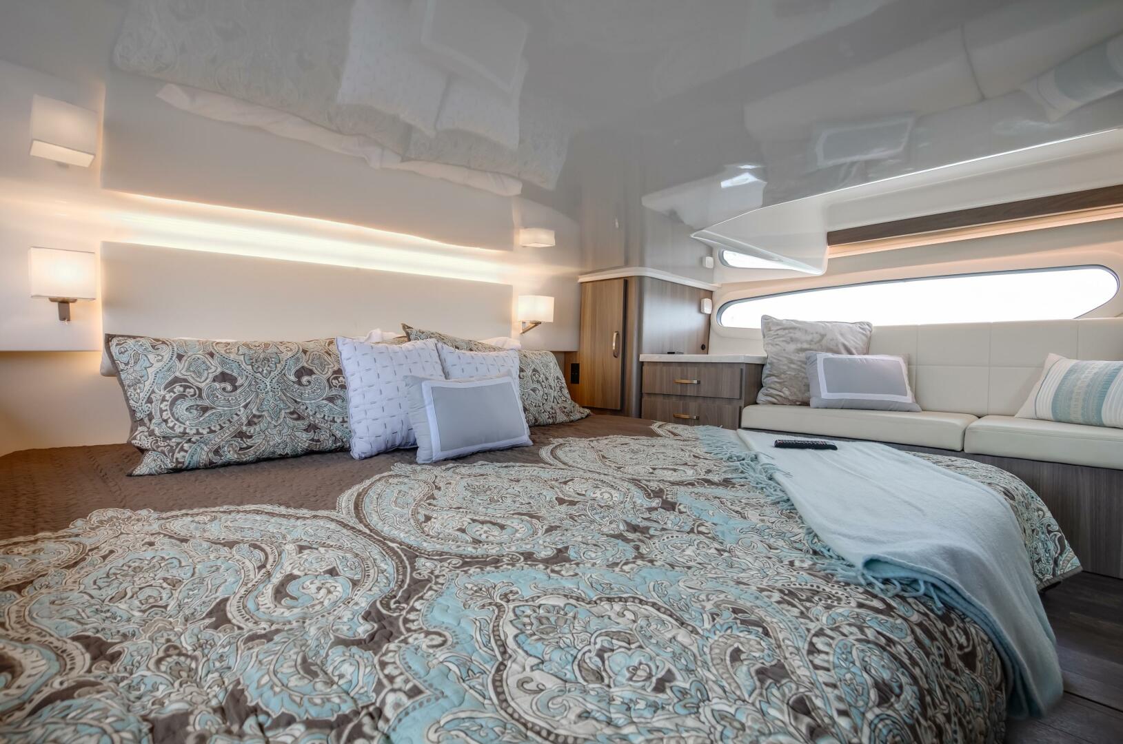 Regal XO 38 Lady G- VIP Stateroom