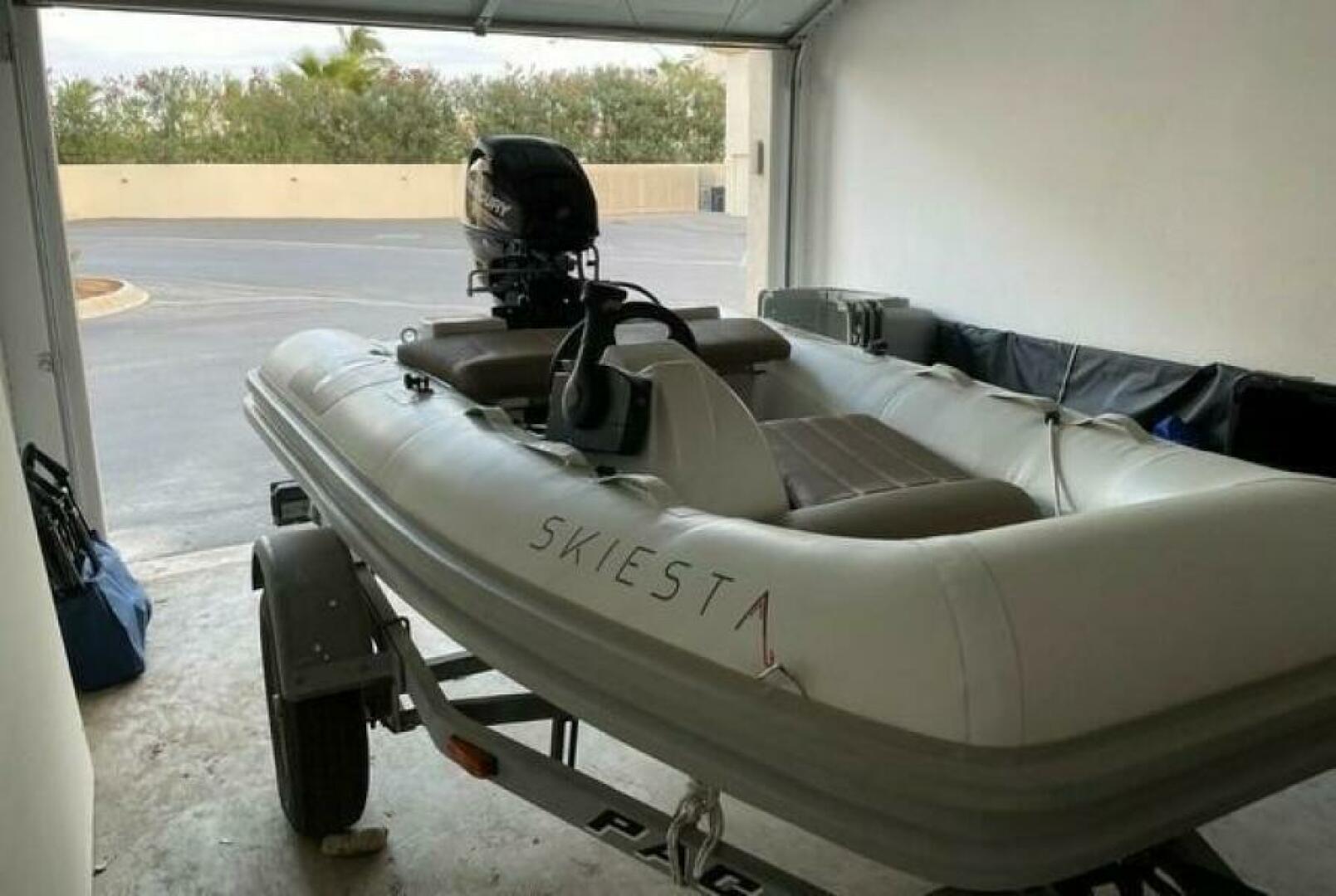 2002 Riviera 40 Flybridge - SKIESTA - Dinghy