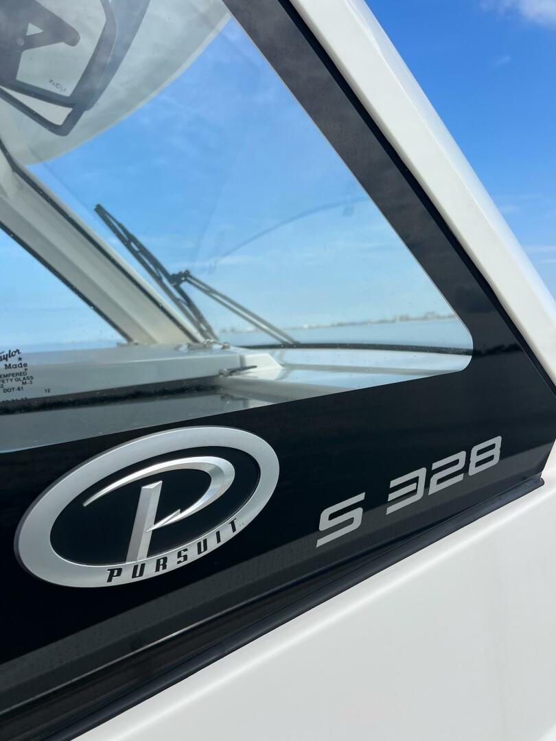 32ft Pursuit Yacht For Sale
