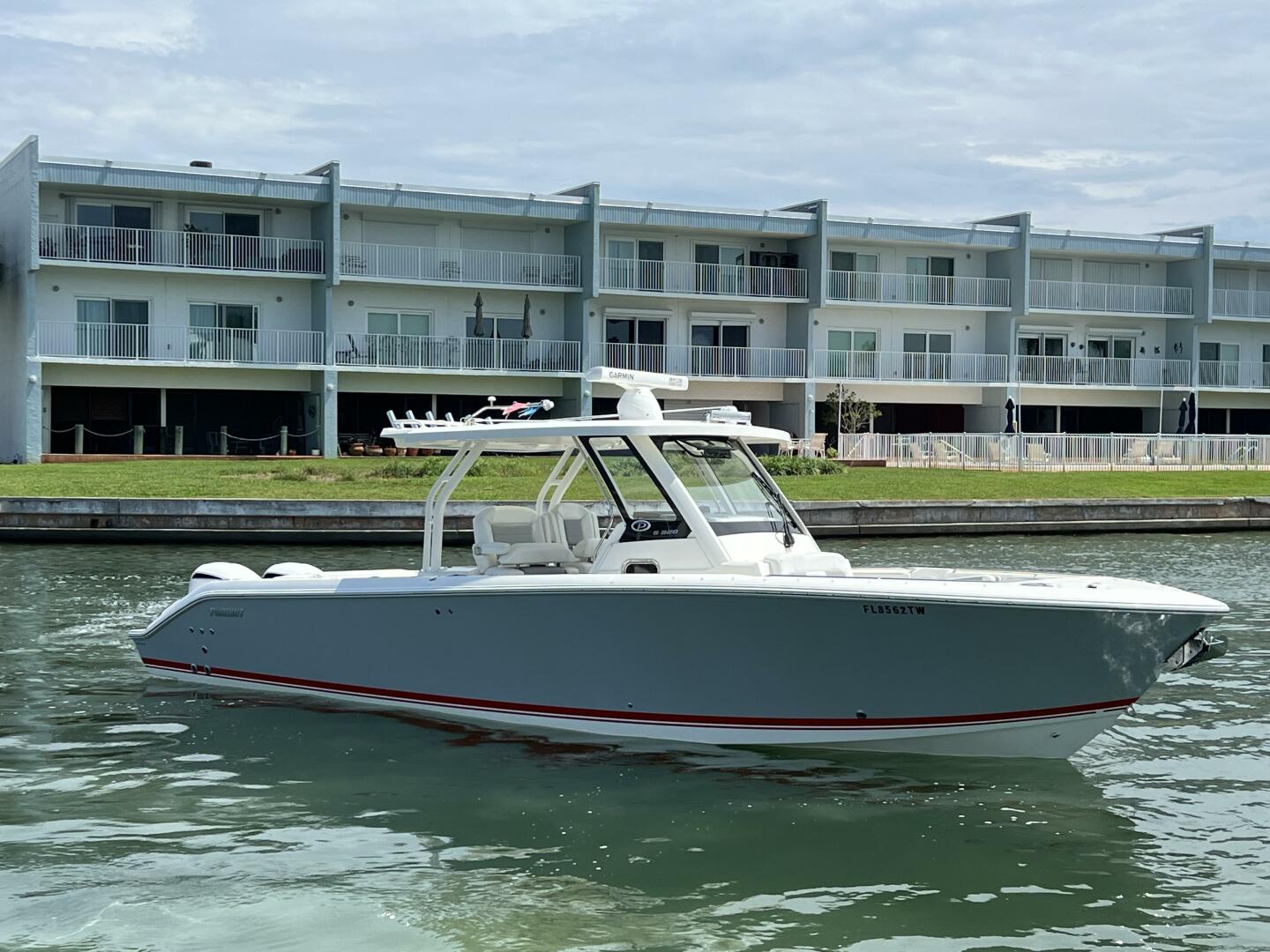 32ft Pursuit Yacht For Sale