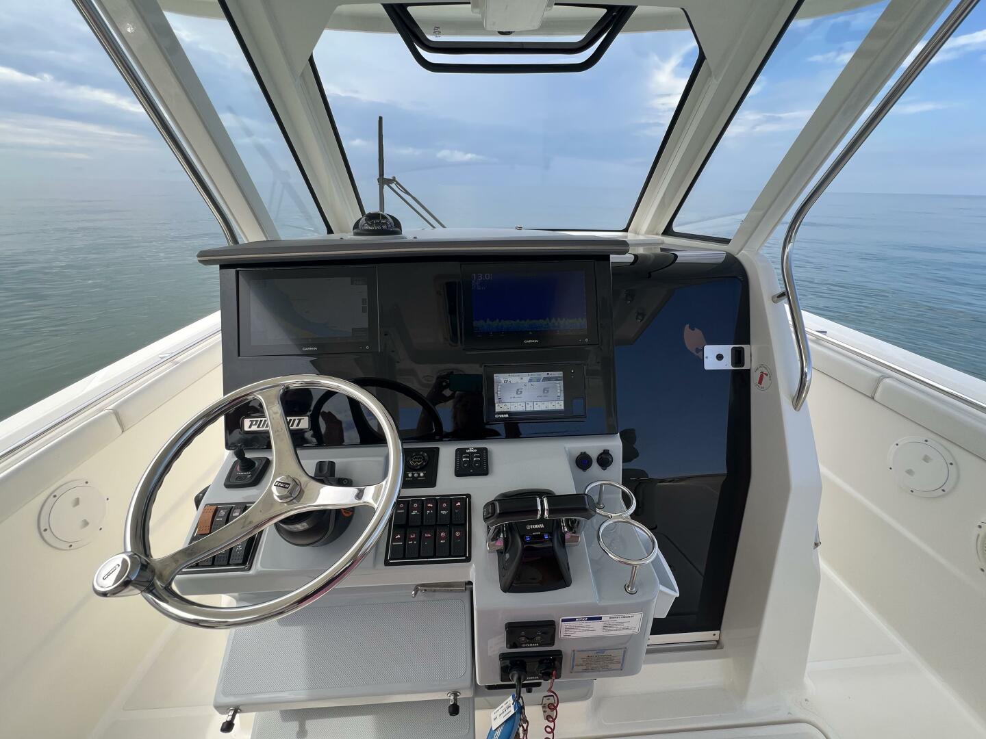 32ft Pursuit Yacht For Sale