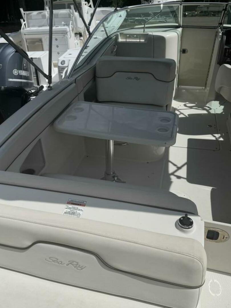 30ft Sea Ray Yacht For Sale