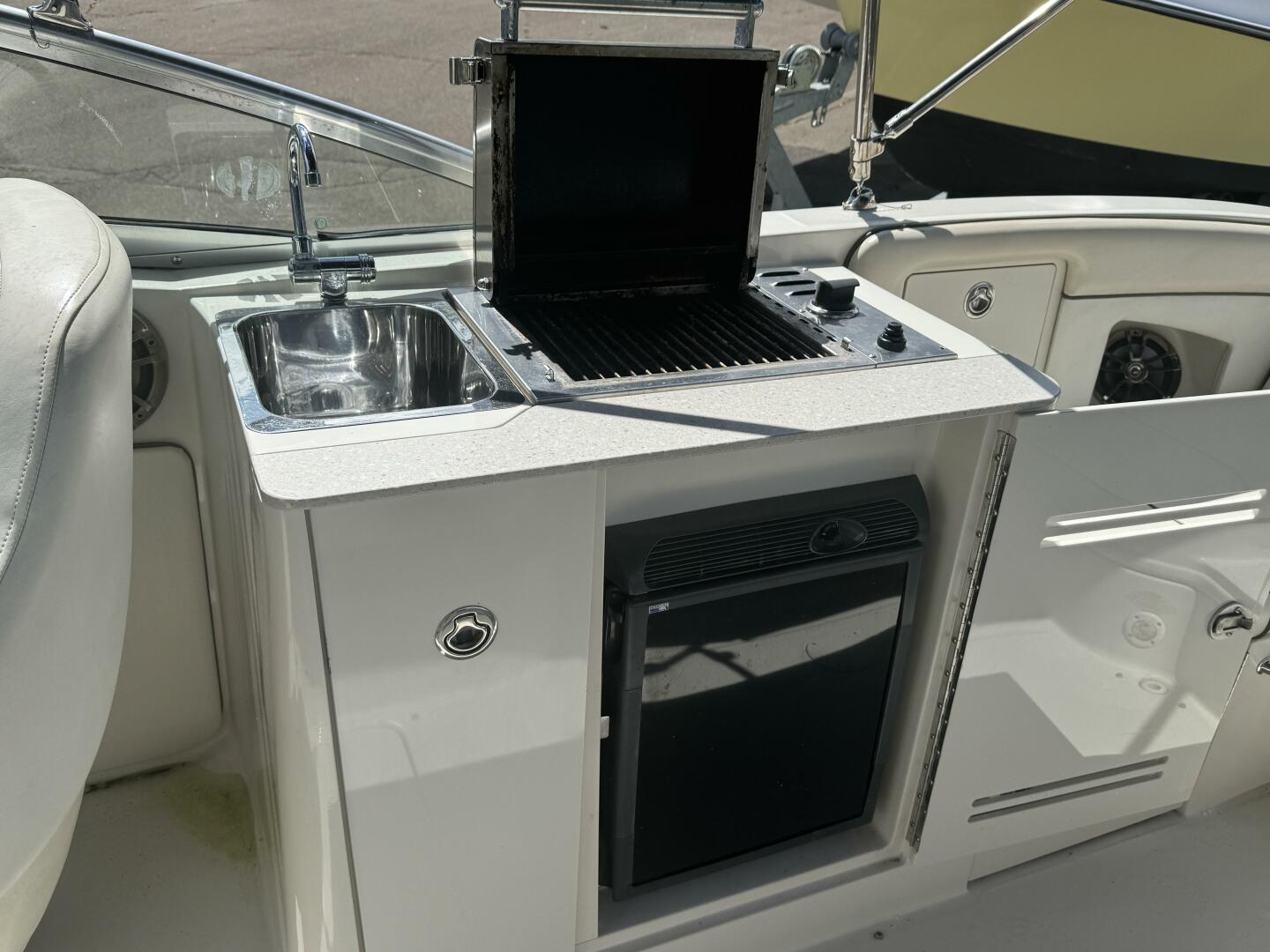 30ft Sea Ray Yacht For Sale