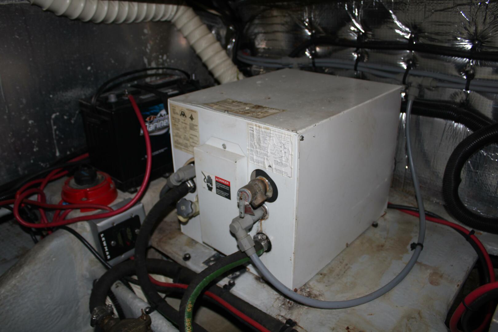 34 ft Mainship - 6 Gallon Atwood Water Heater