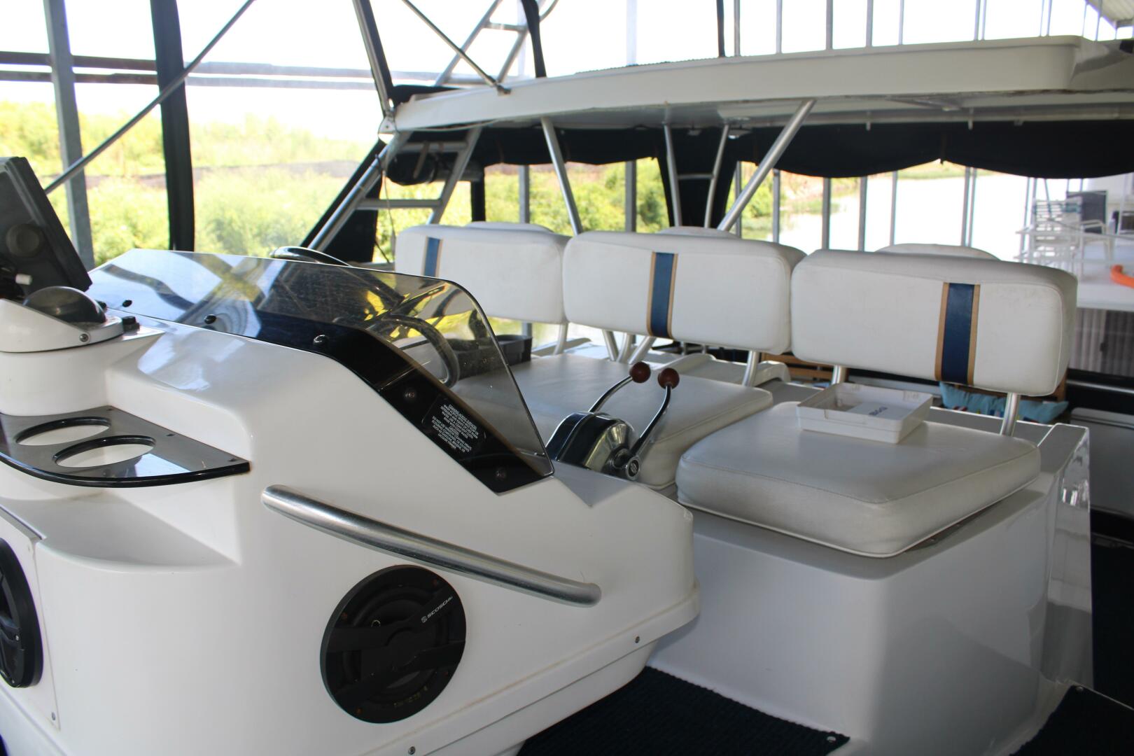 34 ft Mainship - Helm Seating