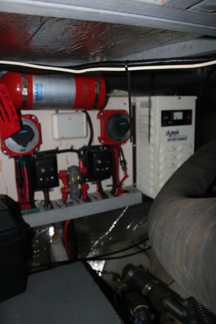 34 ft Mainship - Battery Charger w/switches and Fire Suppres