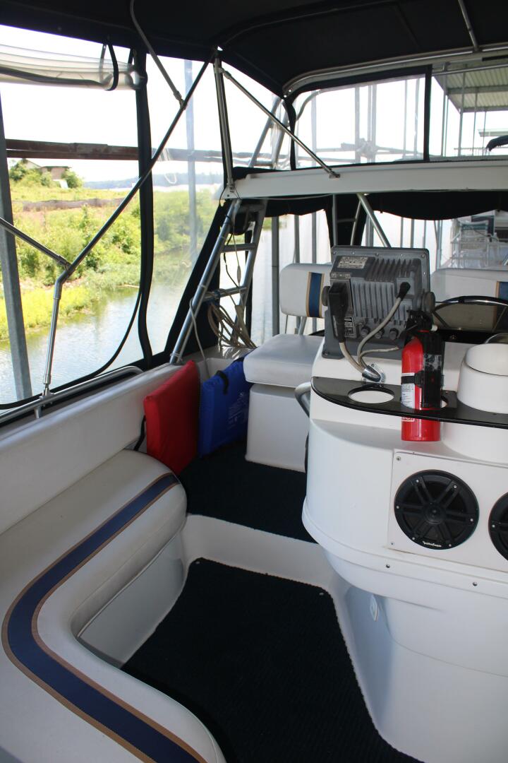 34 ft Mainship - Flybridge Starboard Side