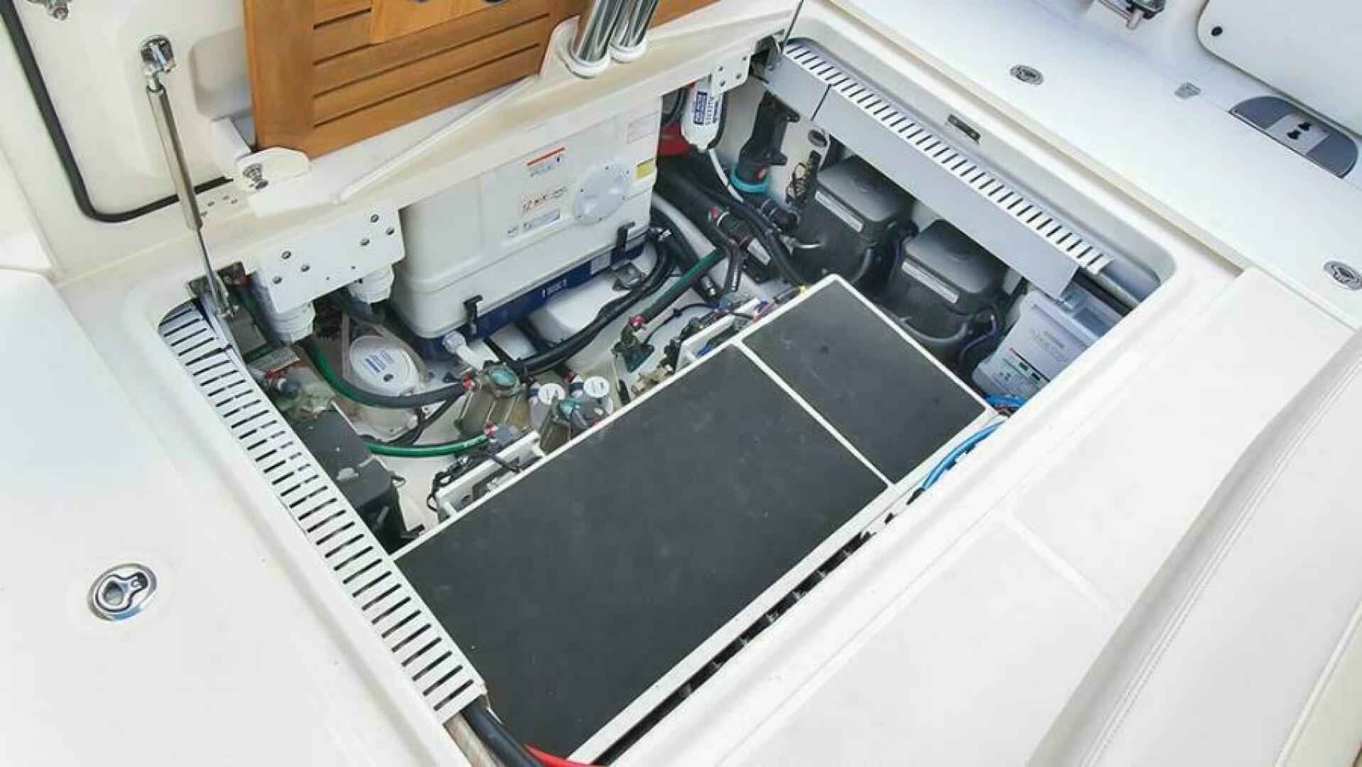 RIKI TIKI 38ft Boston Whaler Yacht For Sale