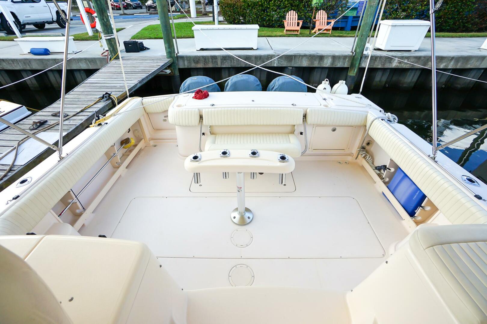 2007 Grady-White Express 360 boat interior with seating and 