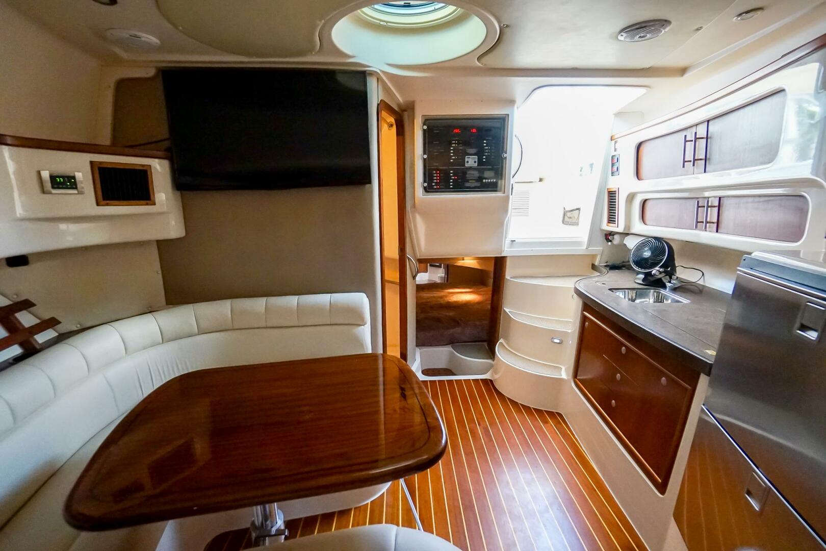 Luxurious 2007 Grady-White Express 360 yacht interior with w