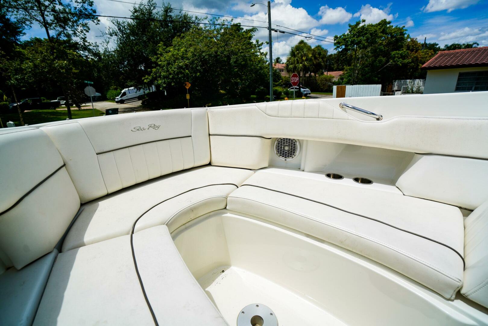 27ft Sea Ray Yacht For Sale