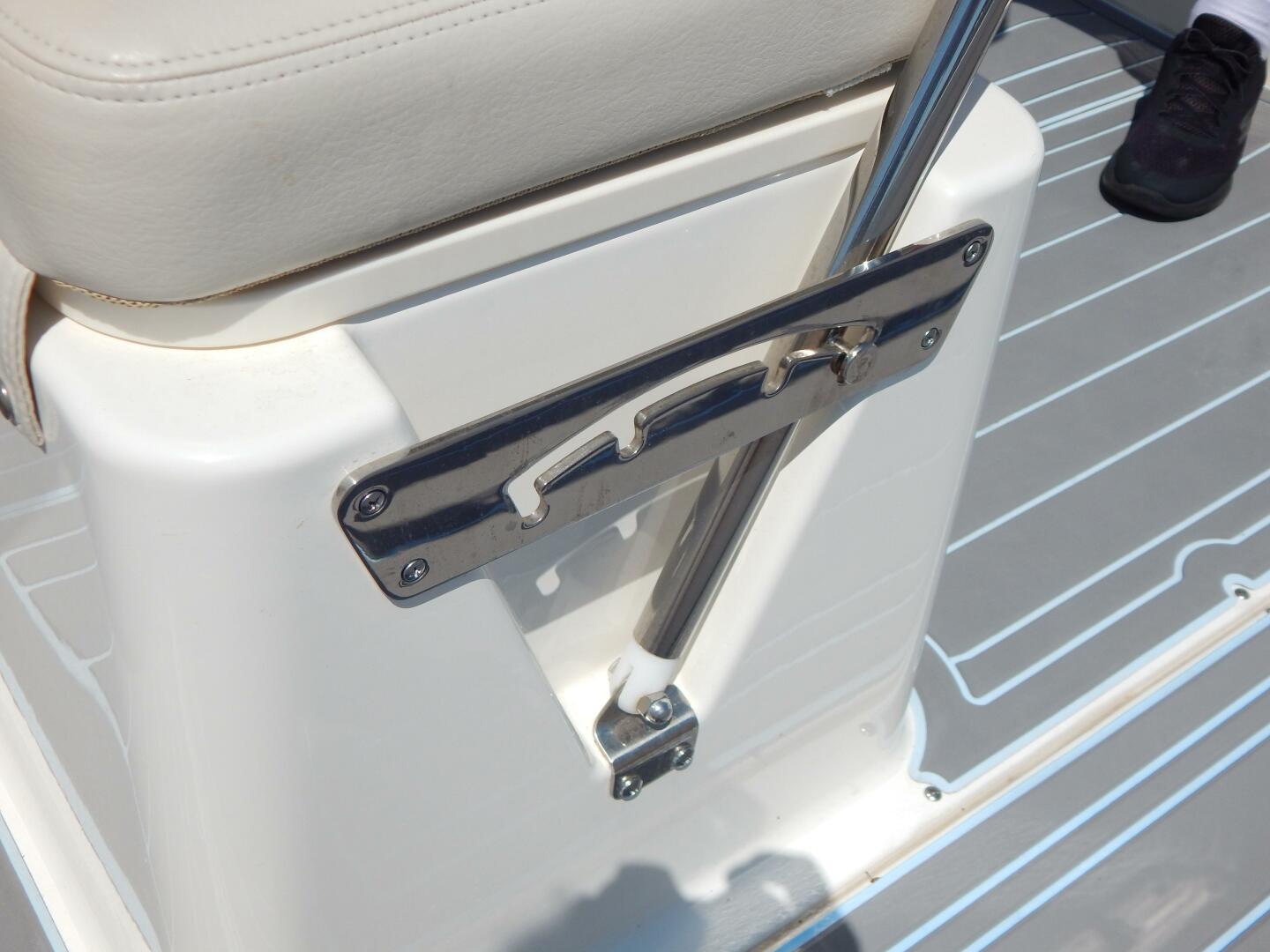 Czech Mate 19ft Boston Whaler Yacht For Sale