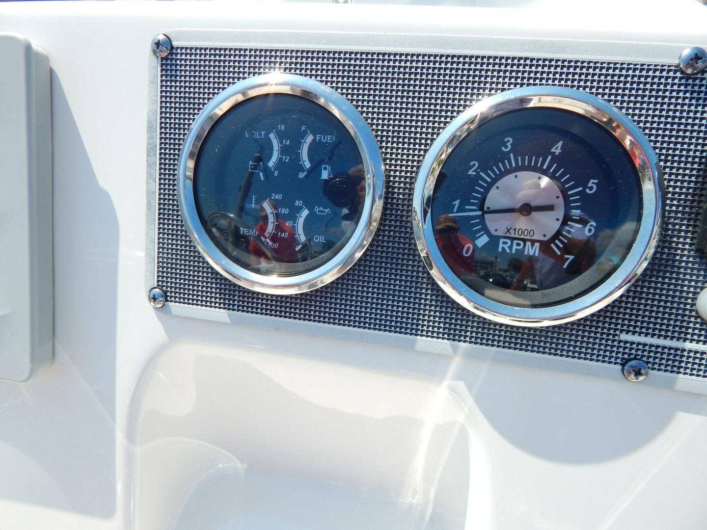 Czech Mate 19ft Boston Whaler Yacht For Sale