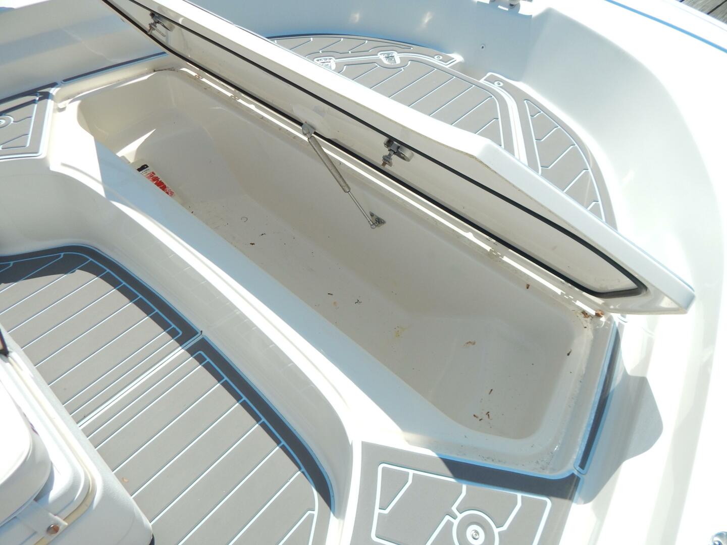 Czech Mate 19ft Boston Whaler Yacht For Sale