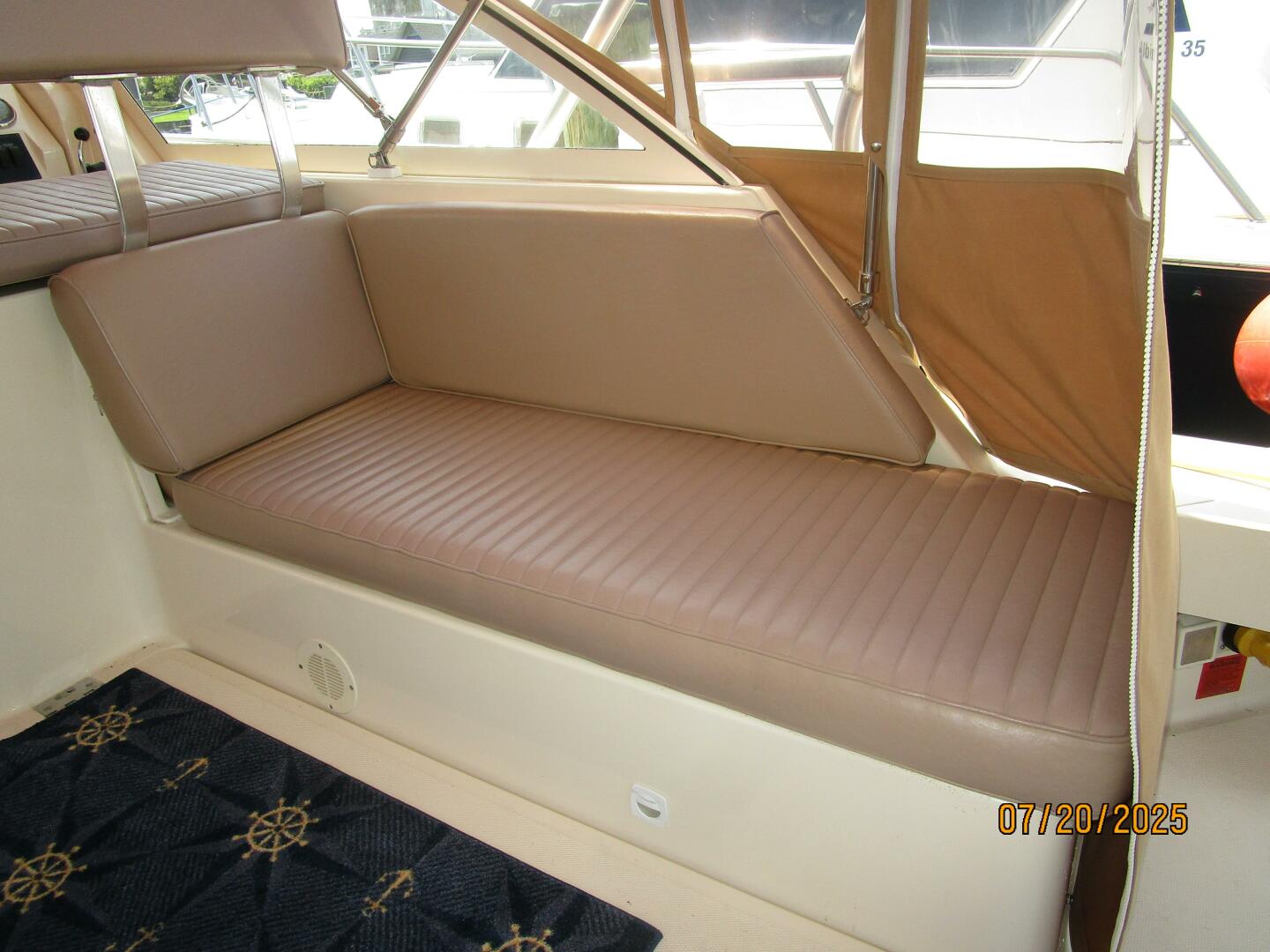 34' Mainship upper deck starboard aft seating