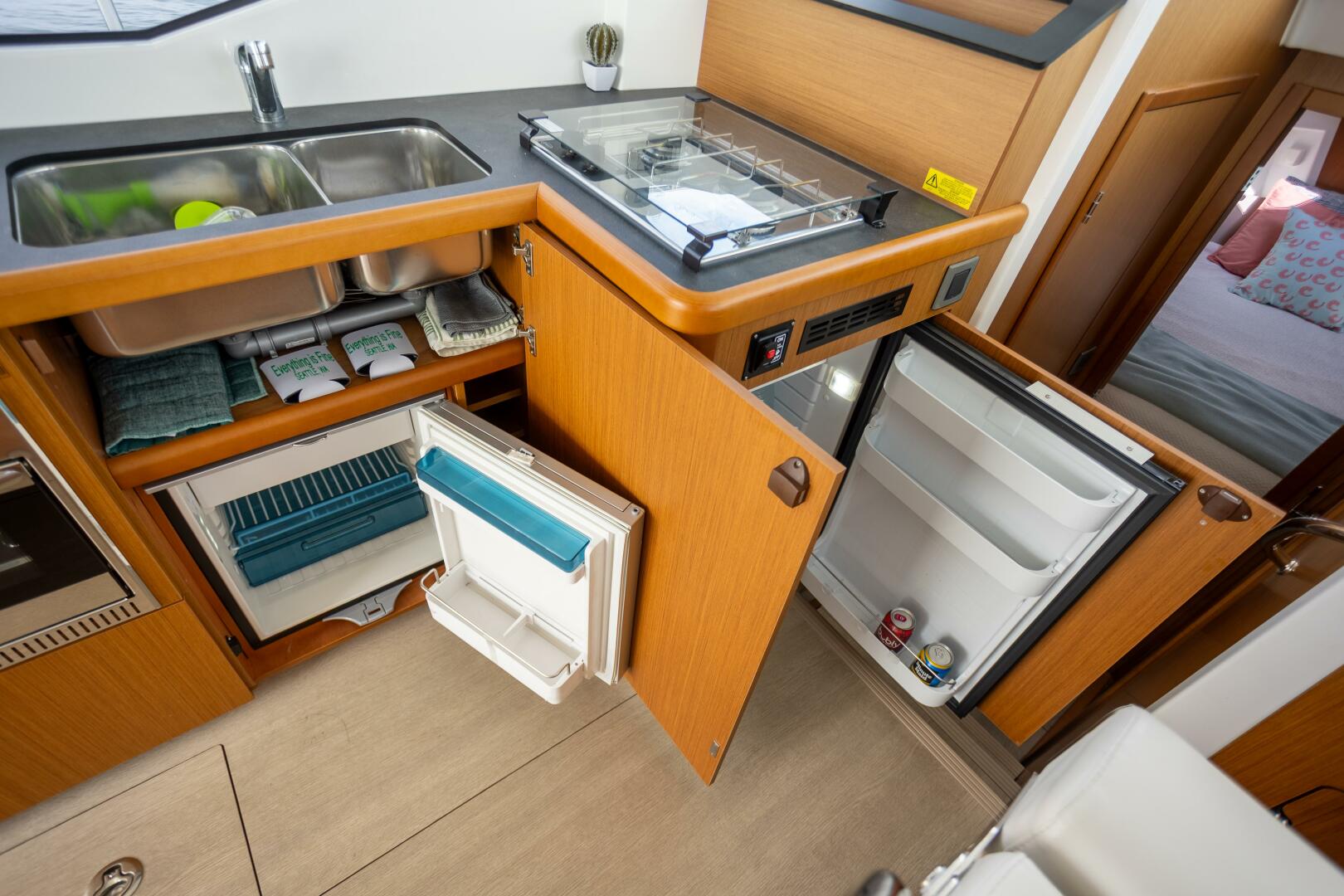 Everything Is Fine 30ft Beneteau Yacht For Sale