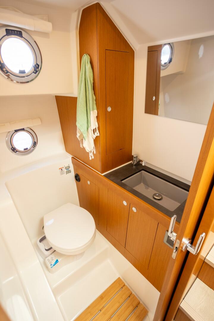 Everything Is Fine 30ft Beneteau Yacht For Sale