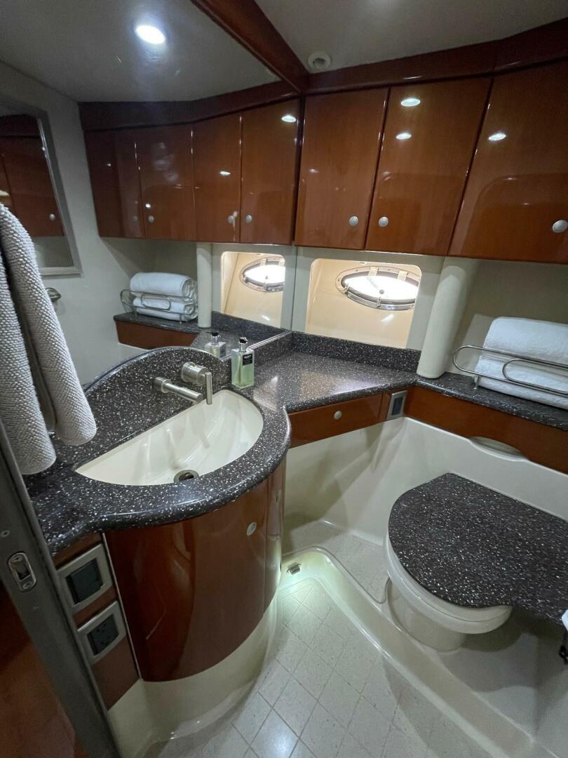 Formula 45 yacht BenThere- Master Head