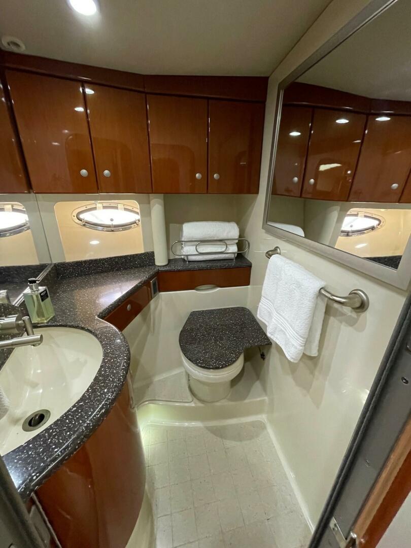 Formula 45 yacht BenThere- Master Head