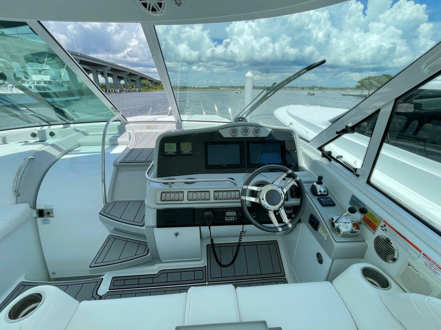 Formula 45 Yacht BenThere- Helm