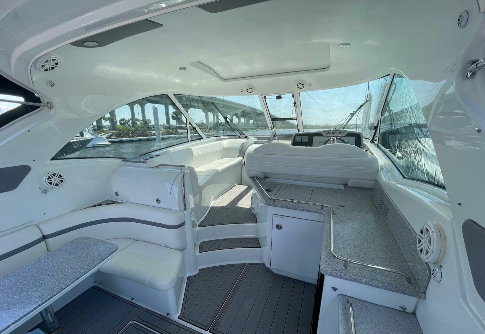 Formula 45 Yacht BenThere- Cockpit Entertainment
