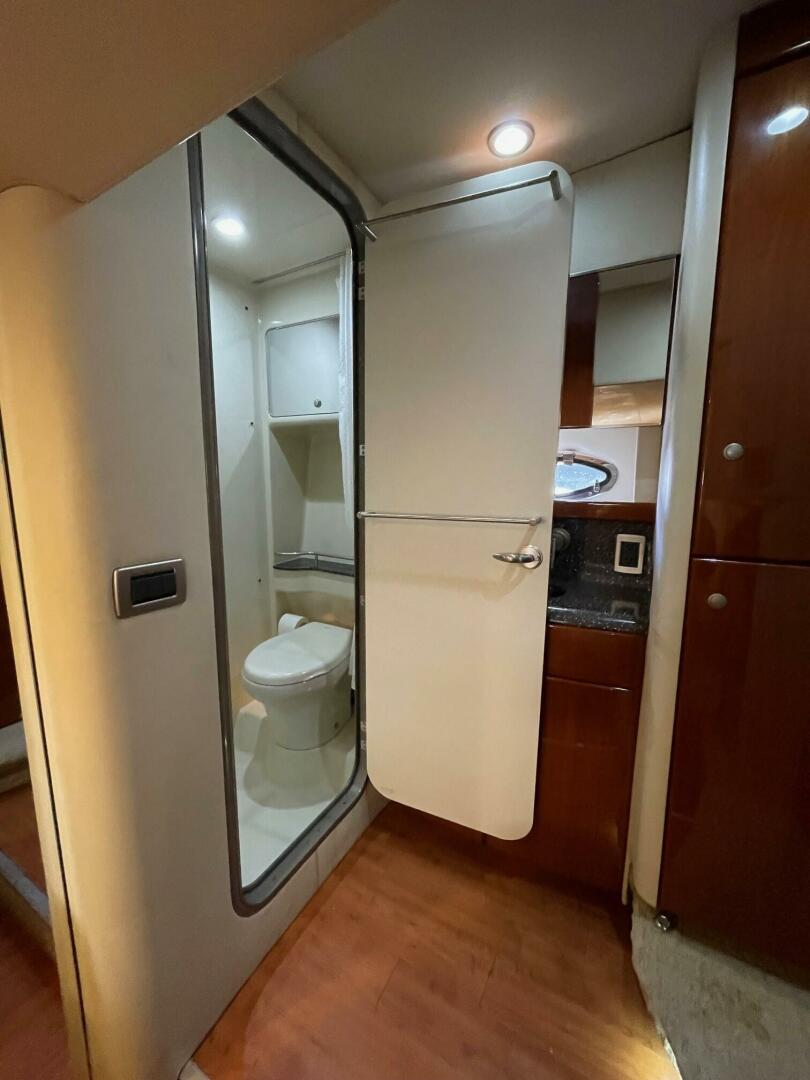 Formula 45 Yacht BenThere- Aft Cabin Head