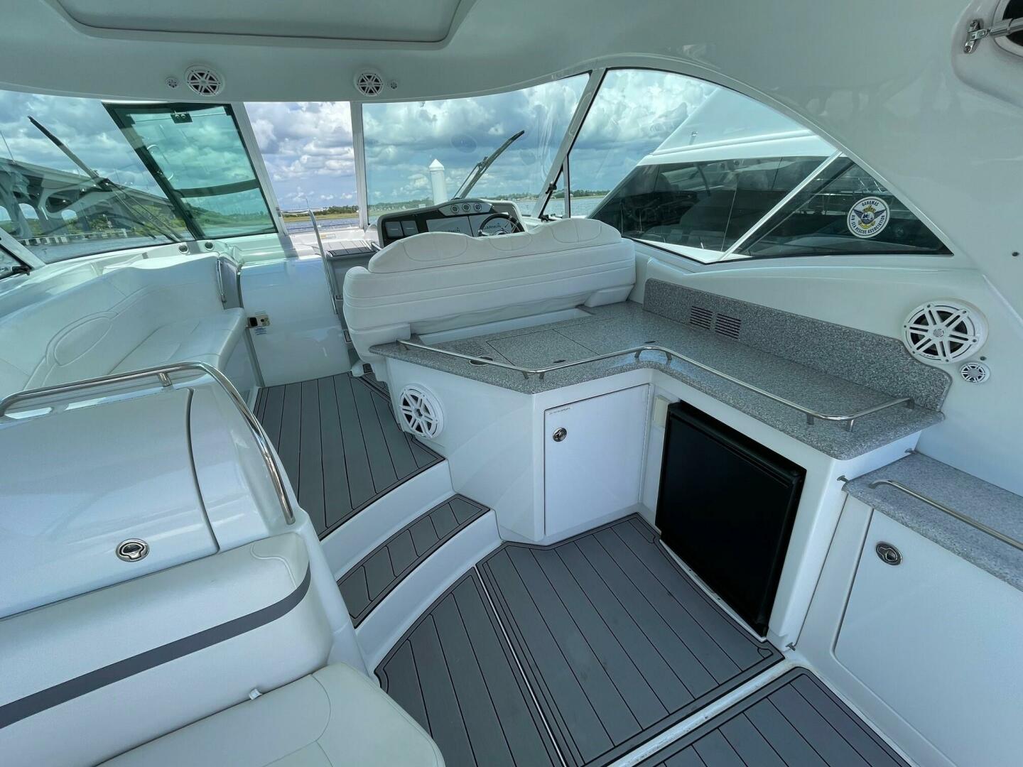 Formula 45 Yacht BenThere- Cockpit Entertainment