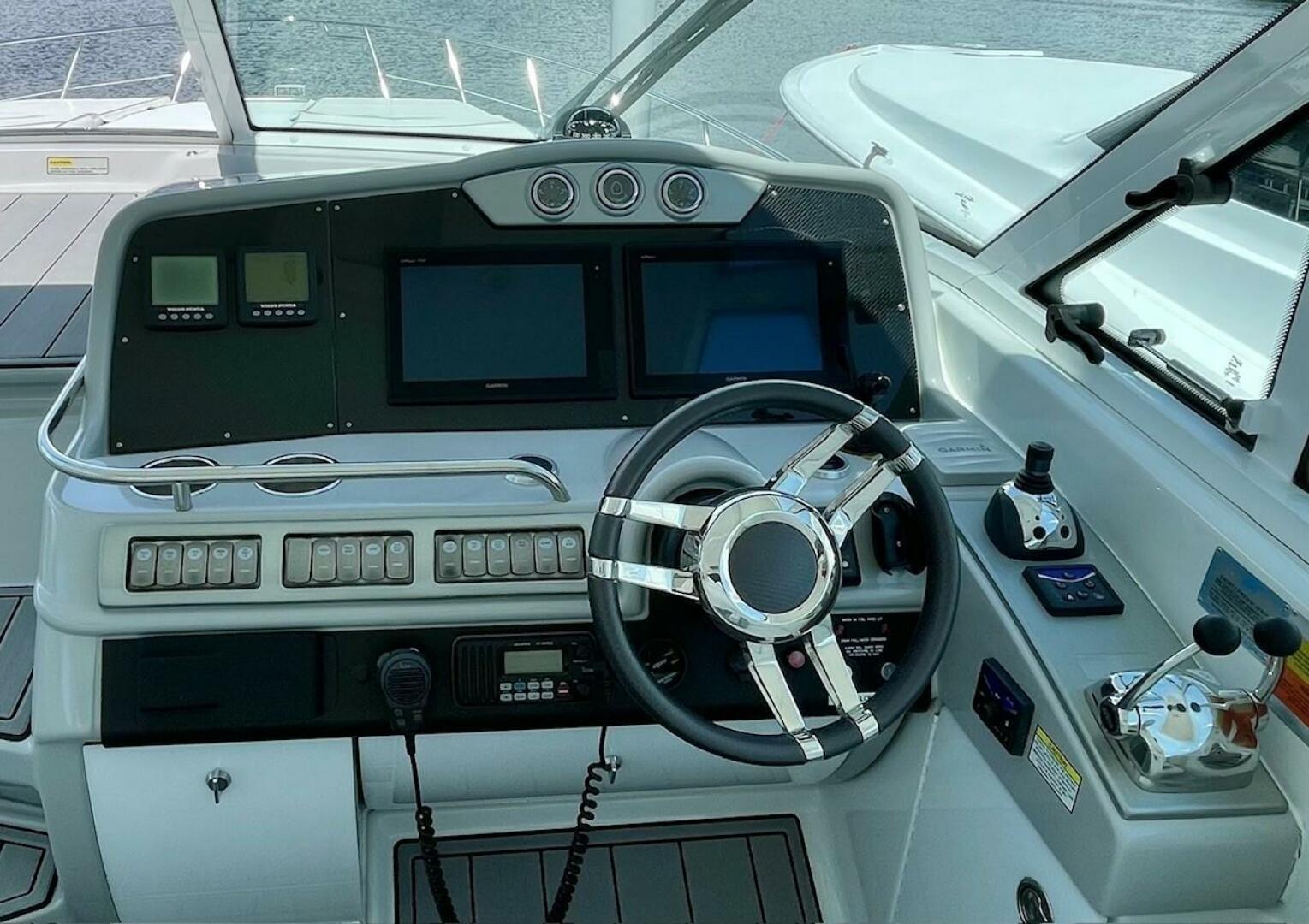 Formula 45 Yacht BenThere- Helm