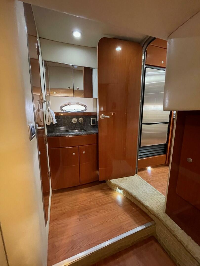 Formula 45 yacht BenThere- Aft Cabin Head