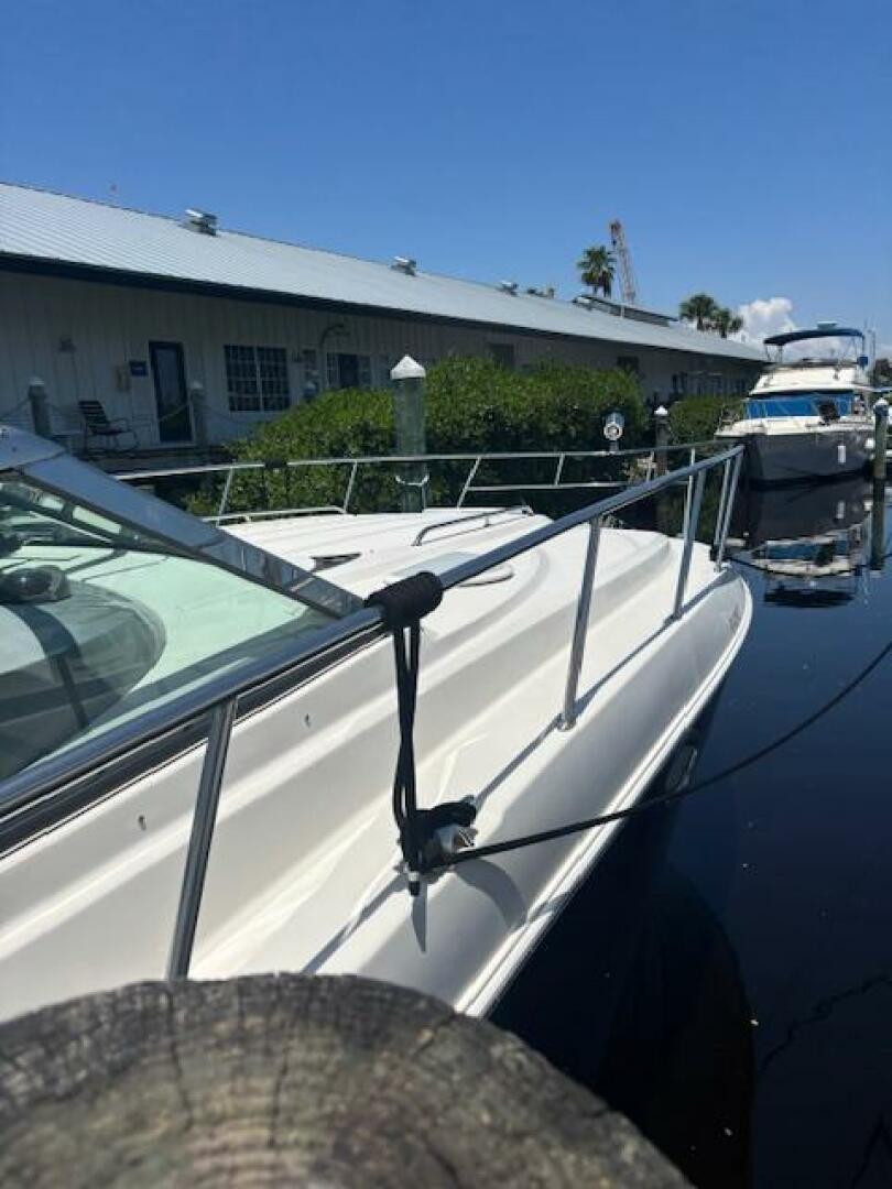 2007 Monterey 350 Sport Yacht with sleek dashboard and moori